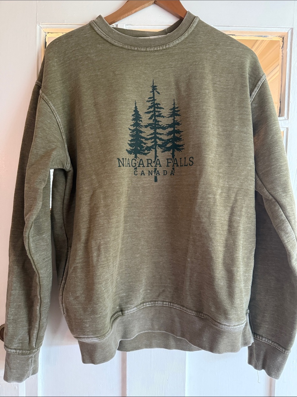 VINTAGE Niagara Falls Canada UNISEX Olive Green Crewneck Sweatshirt